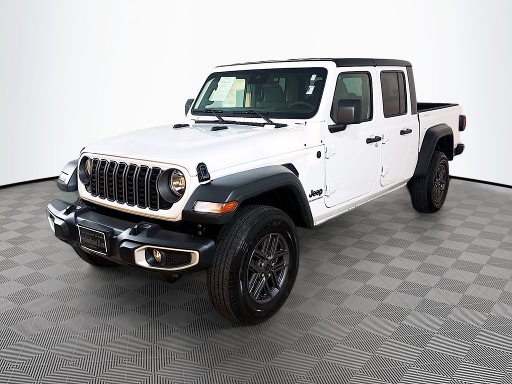 Used 2025 Jeep Gladiator - photo 6