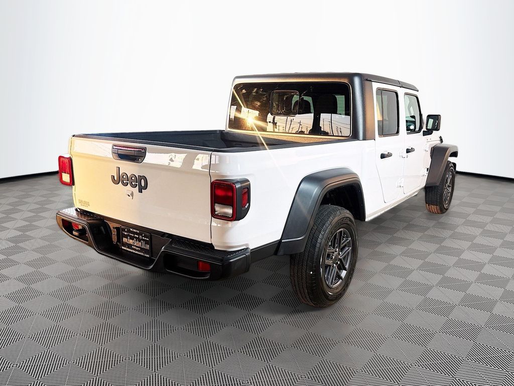 Used 2025 Jeep Gladiator - photo 2
