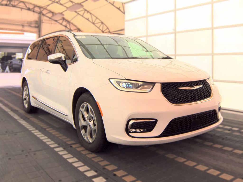 Used 2023 Chrysler Pacifica - photo 1