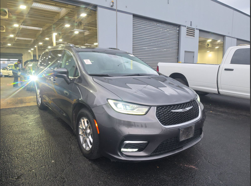 Used 2021 Chrysler Pacifica - photo 1