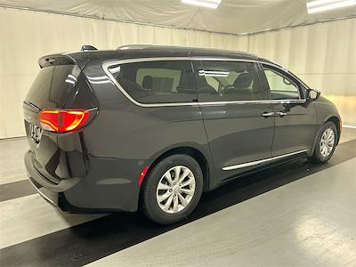 2018 Chrysler Pacifica FWD Minivan for sale #A186S8540 - photo 2