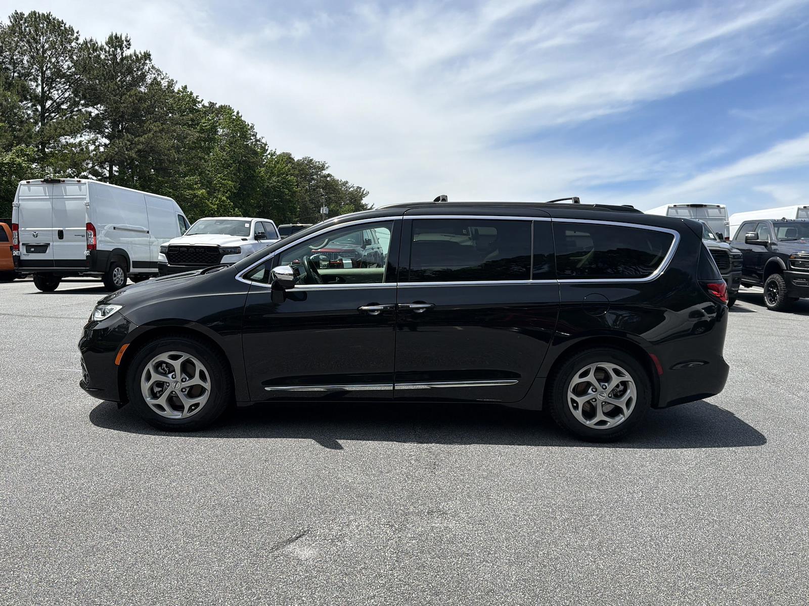 Used 2022 Chrysler Pacifica - photo 6