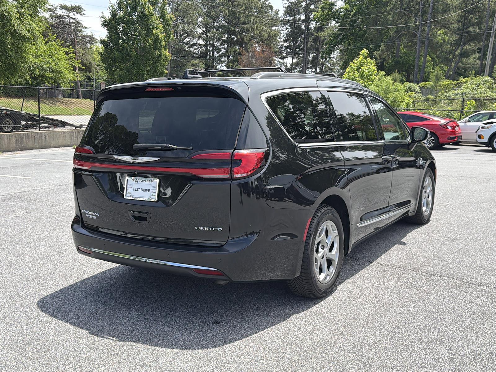 Used 2022 Chrysler Pacifica - photo 9