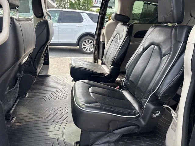 Used 2022 Chrysler Pacifica - photo 1