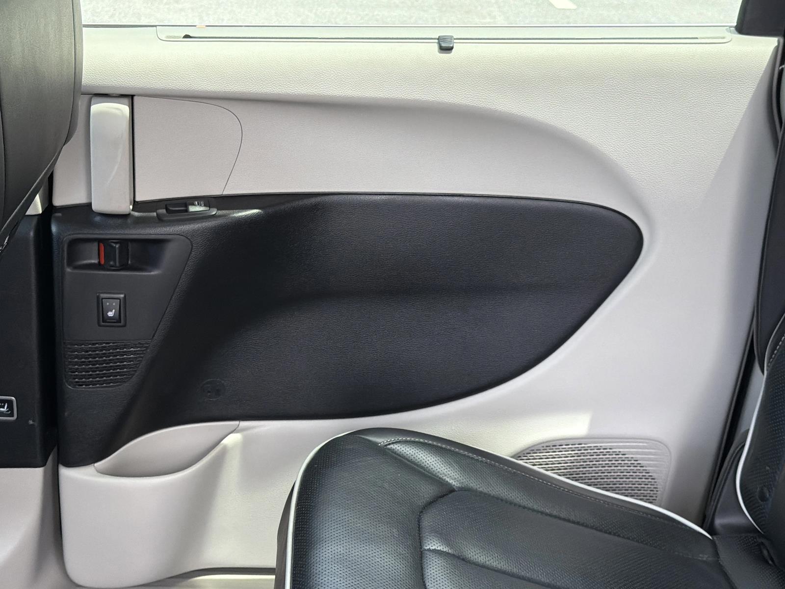 Used 2022 Chrysler Pacifica - photo 24