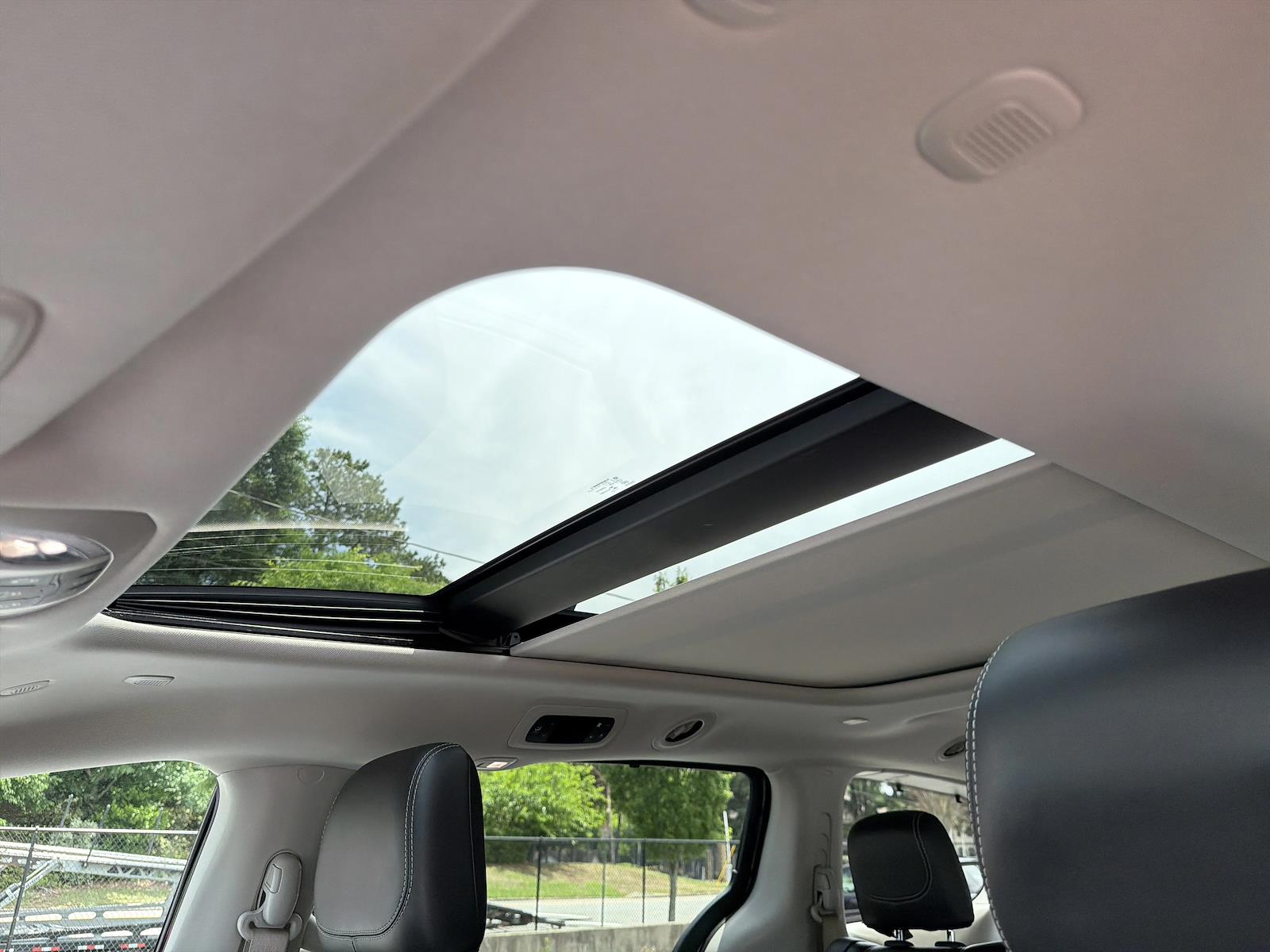 Used 2022 Chrysler Pacifica - photo 36