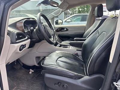 Used 2022 Chrysler Pacifica - photo 2