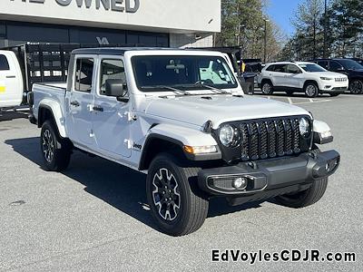 Used 2022 Jeep Gladiator - photo 1