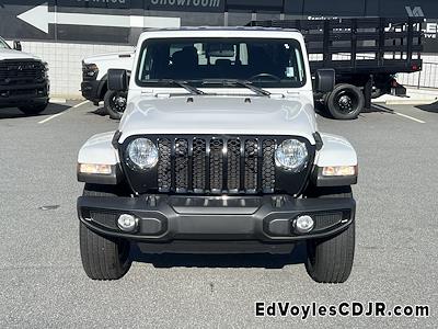 Used 2022 Jeep Gladiator - photo 1