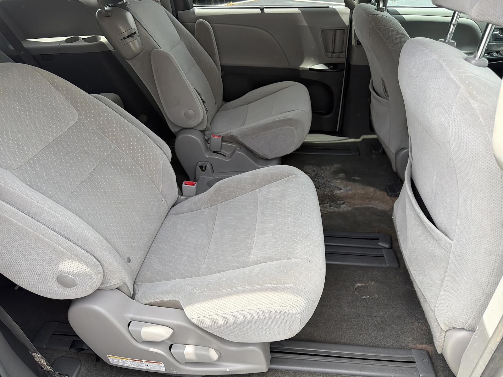 Used 2018 Toyota Sienna - photo 11