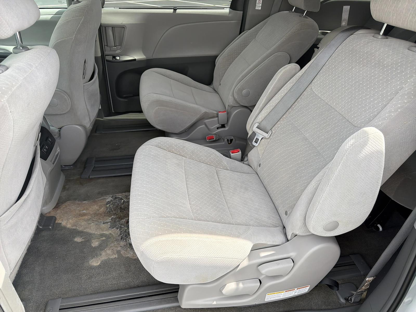 Used 2018 Toyota Sienna - photo 15