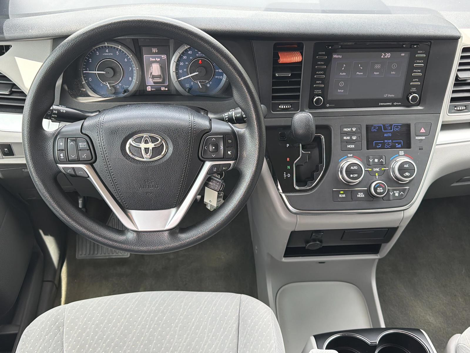 Used 2018 Toyota Sienna - photo 17