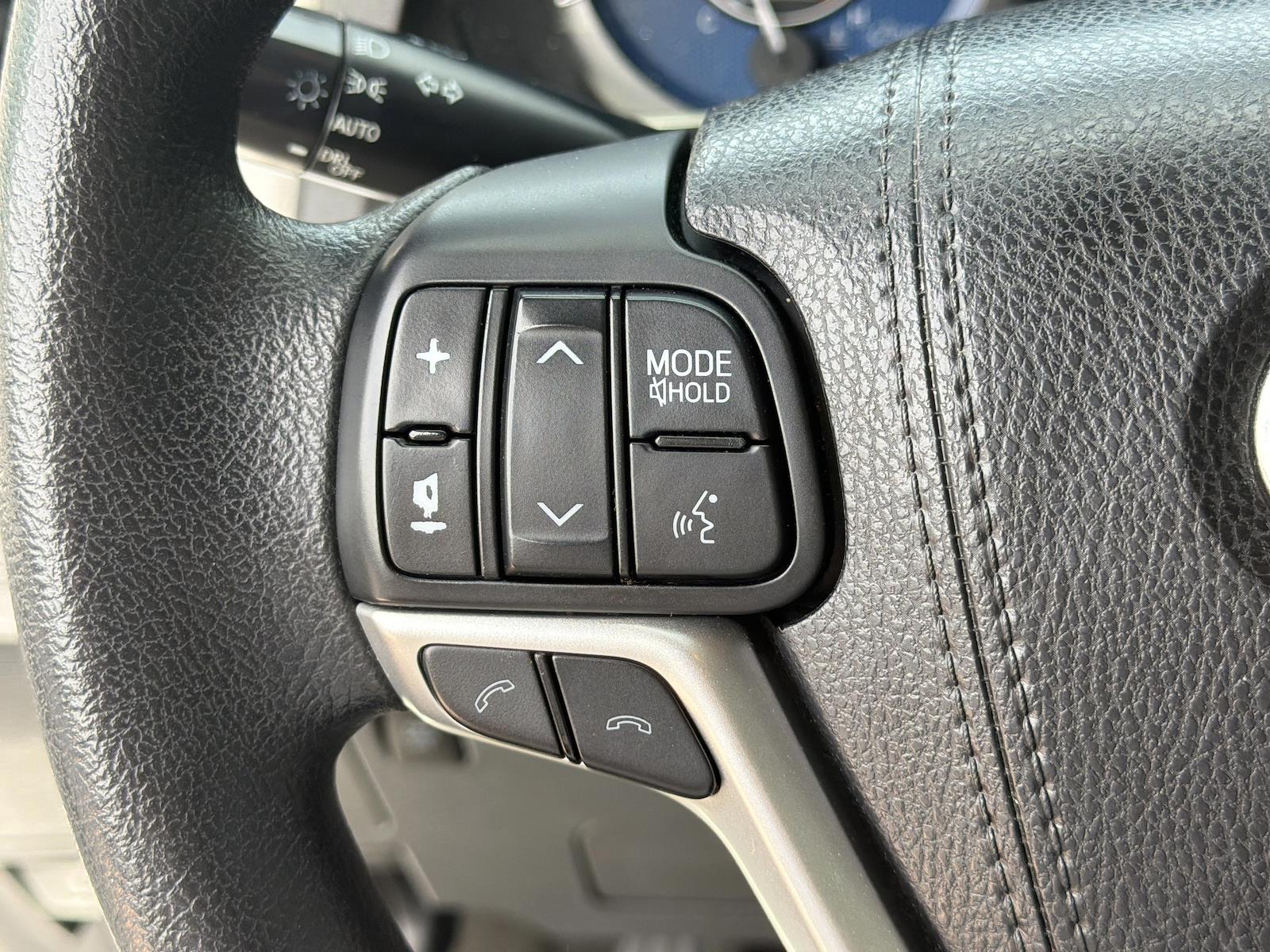 Used 2018 Toyota Sienna - photo 19