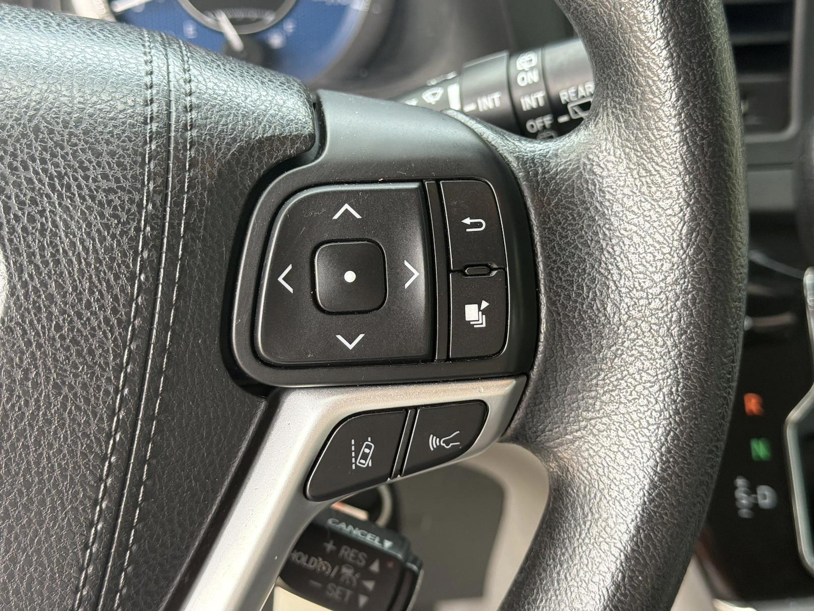 Used 2018 Toyota Sienna - photo 20