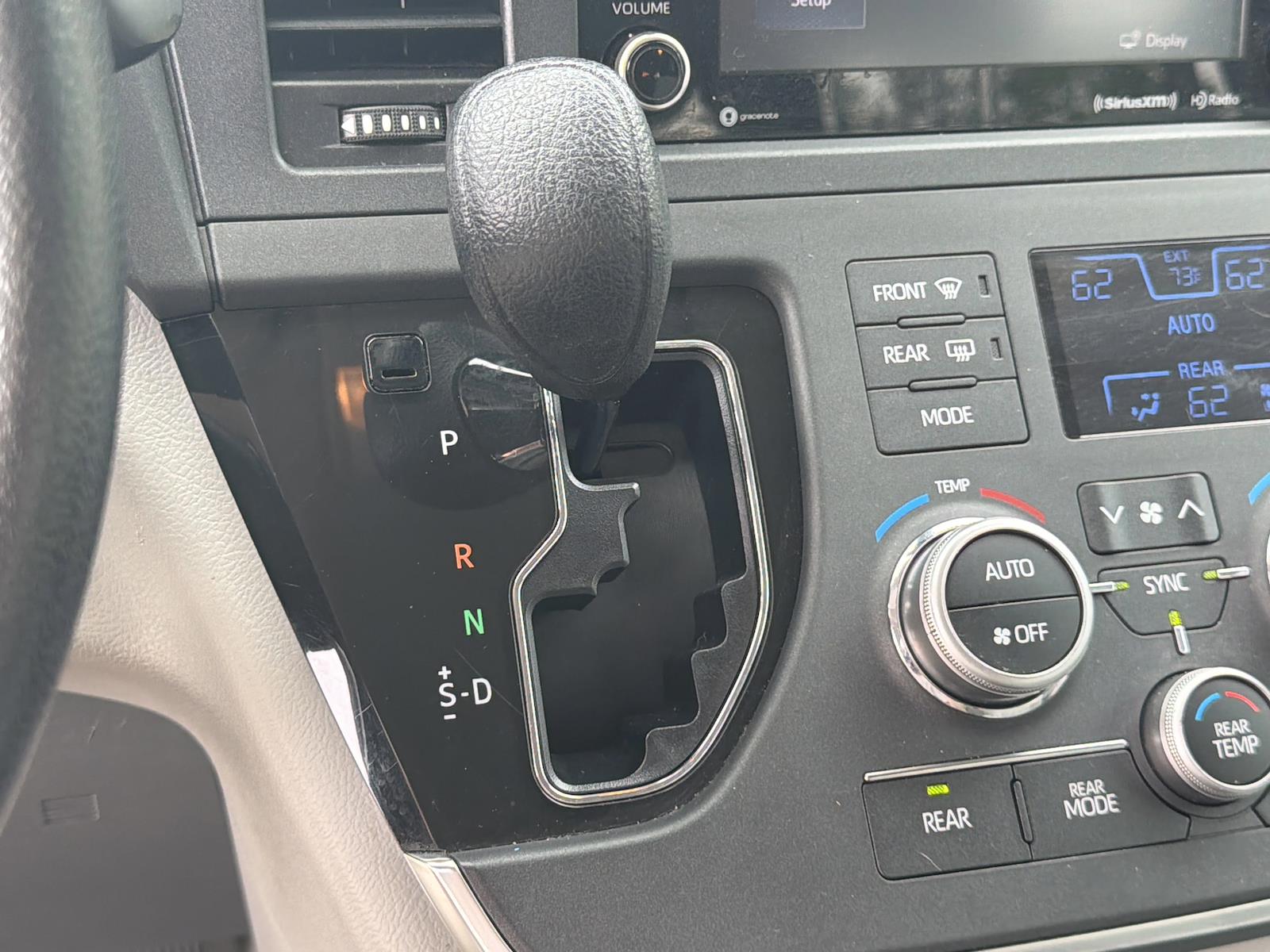 Used 2018 Toyota Sienna - photo 26