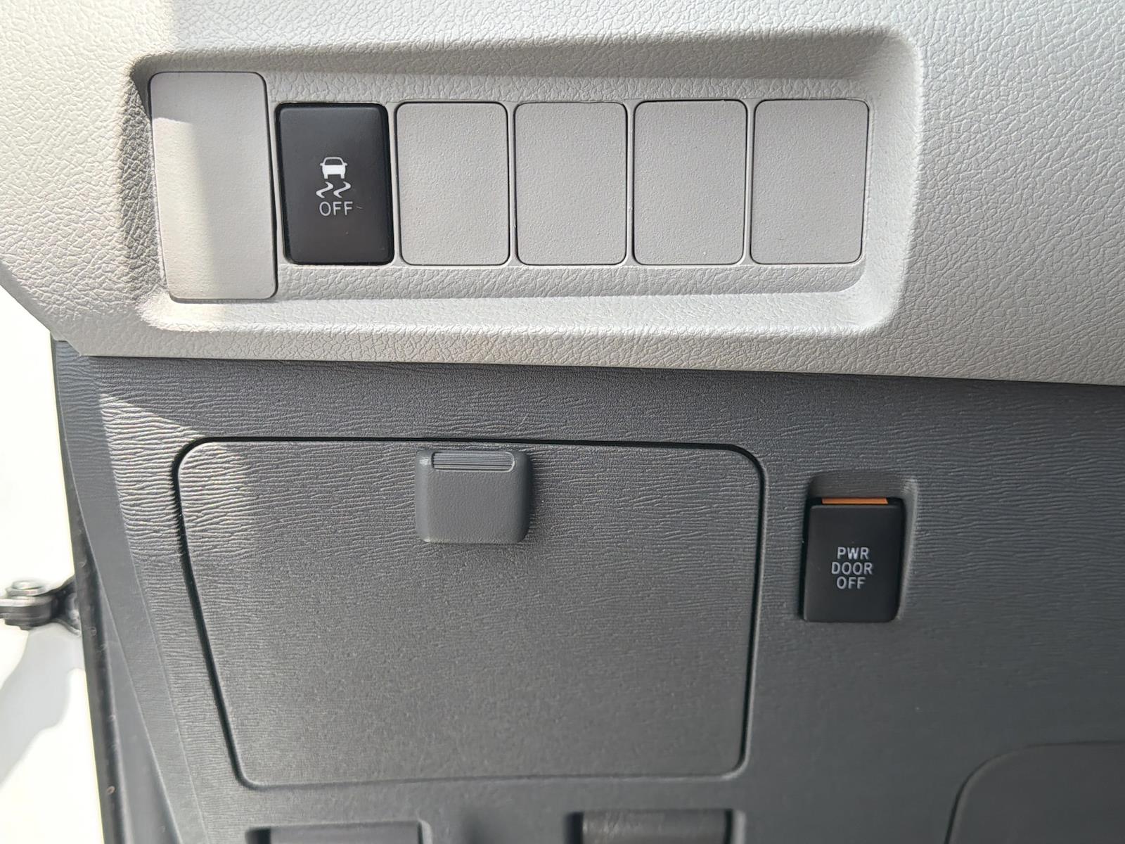 Used 2018 Toyota Sienna - photo 27