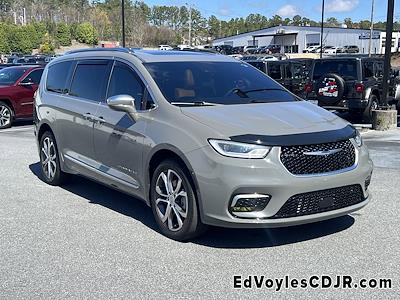 Used 2022 Chrysler Pacifica - photo 1