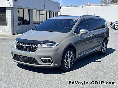 Used 2022 Chrysler Pacifica - photo 1