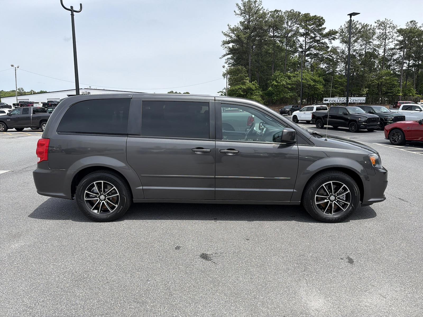 Used 2016 Dodge Grand Caravan - photo 5