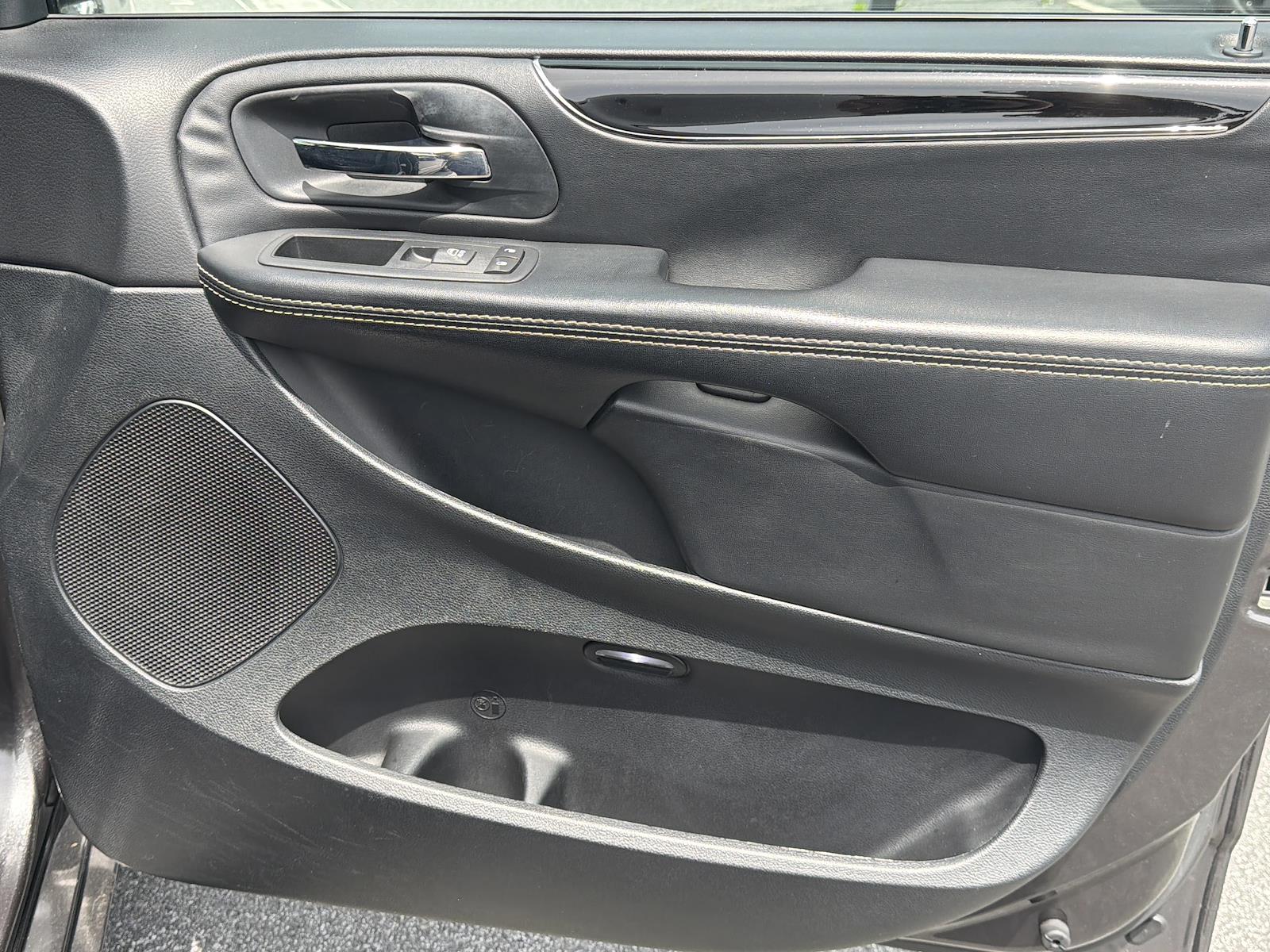 Used 2016 Dodge Grand Caravan - photo 11