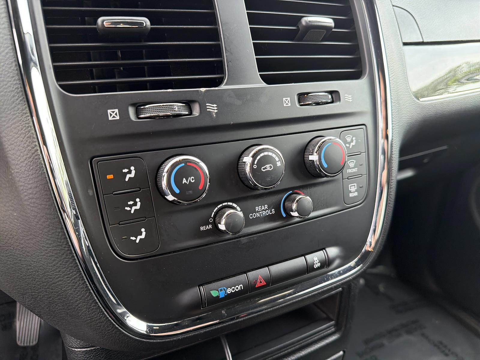 Used 2016 Dodge Grand Caravan - photo 27
