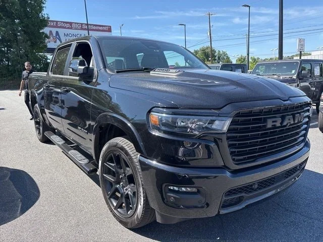 Used 2025 Ram 1500 - photo 2