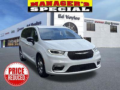 Used 2024 Chrysler Pacifica Limited Minivan for sale #5P52425 - photo 1