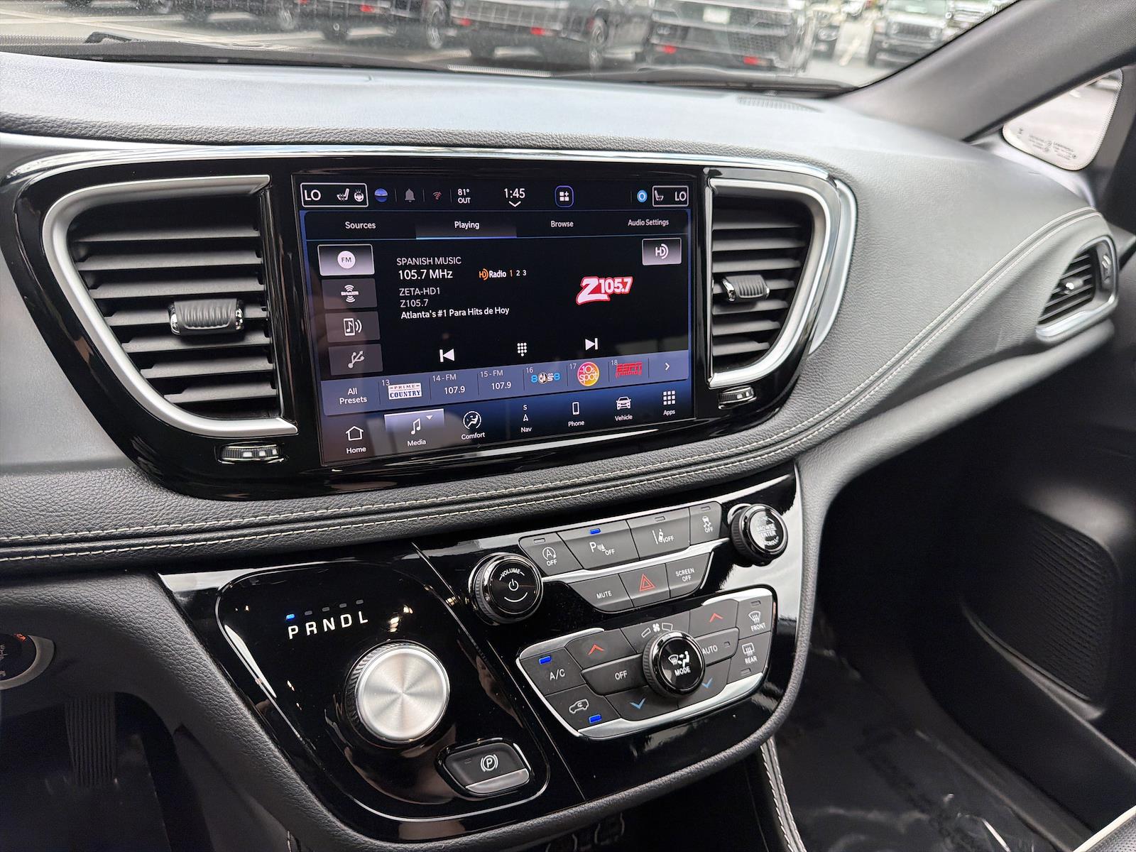 Used 2025 Chrysler Pacifica - photo 33