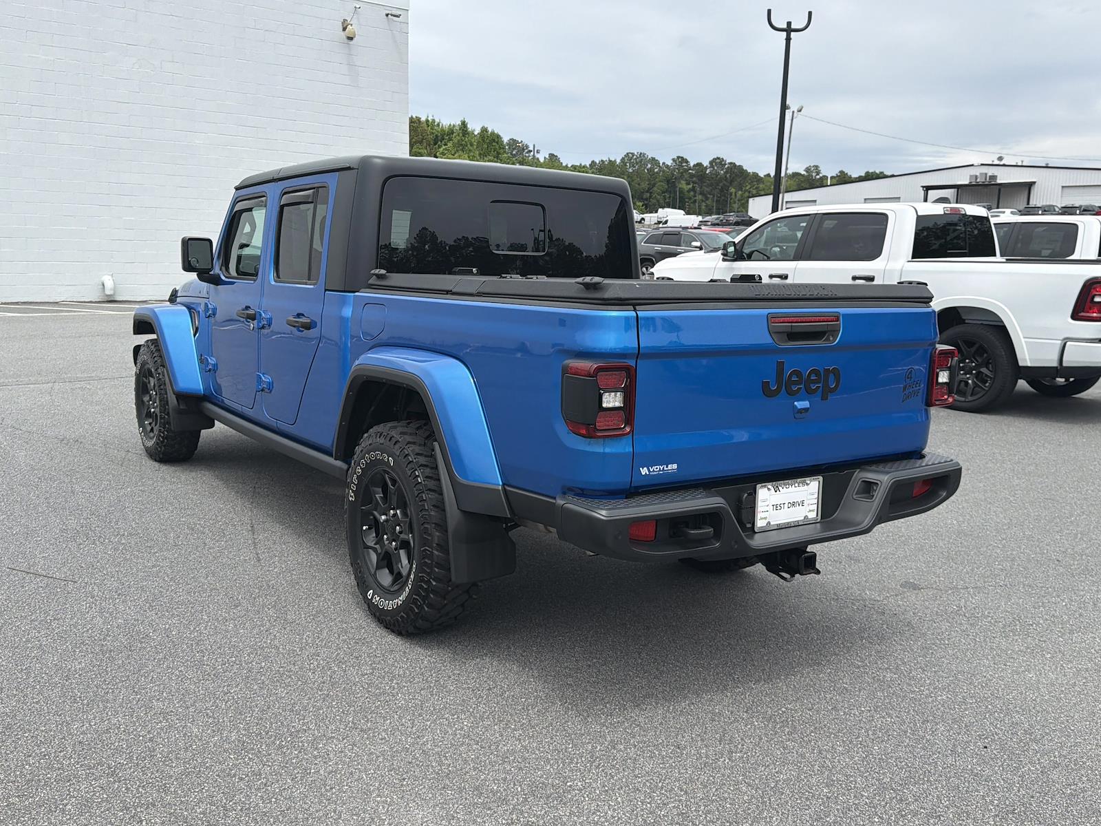 Used 2023 Jeep Gladiator - photo 6