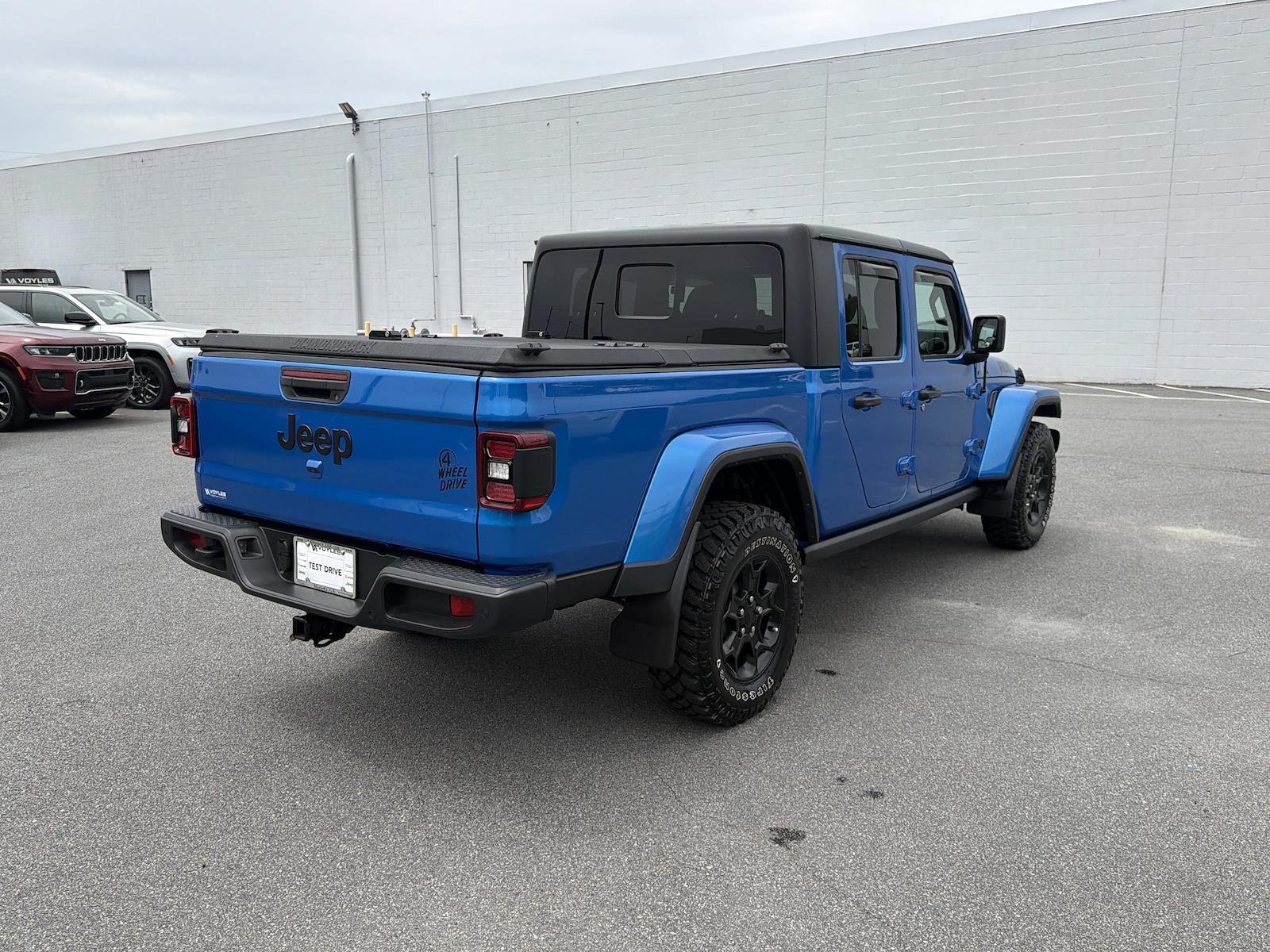 Used 2023 Jeep Gladiator - photo 8