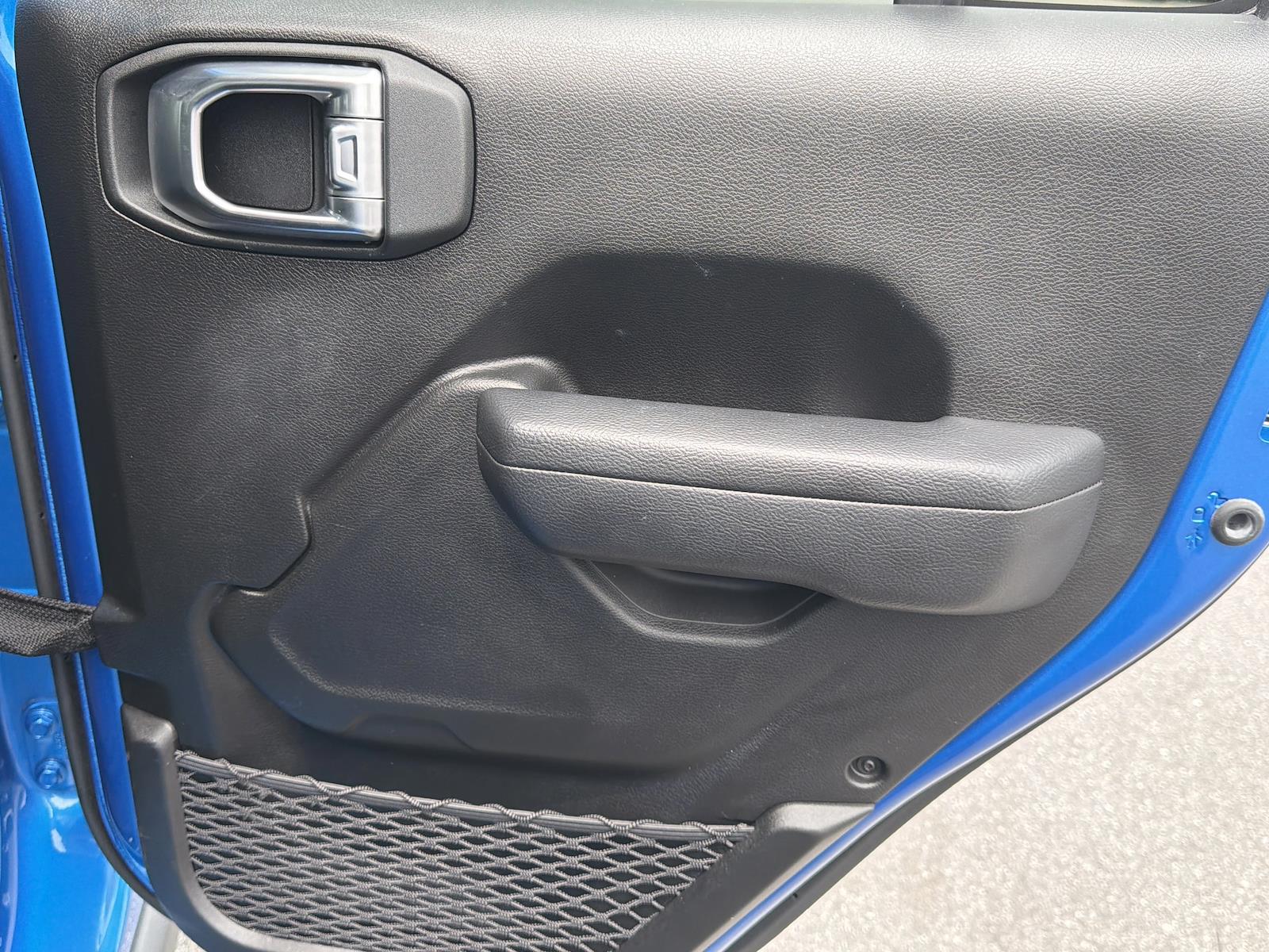 Used 2023 Jeep Gladiator - photo 17