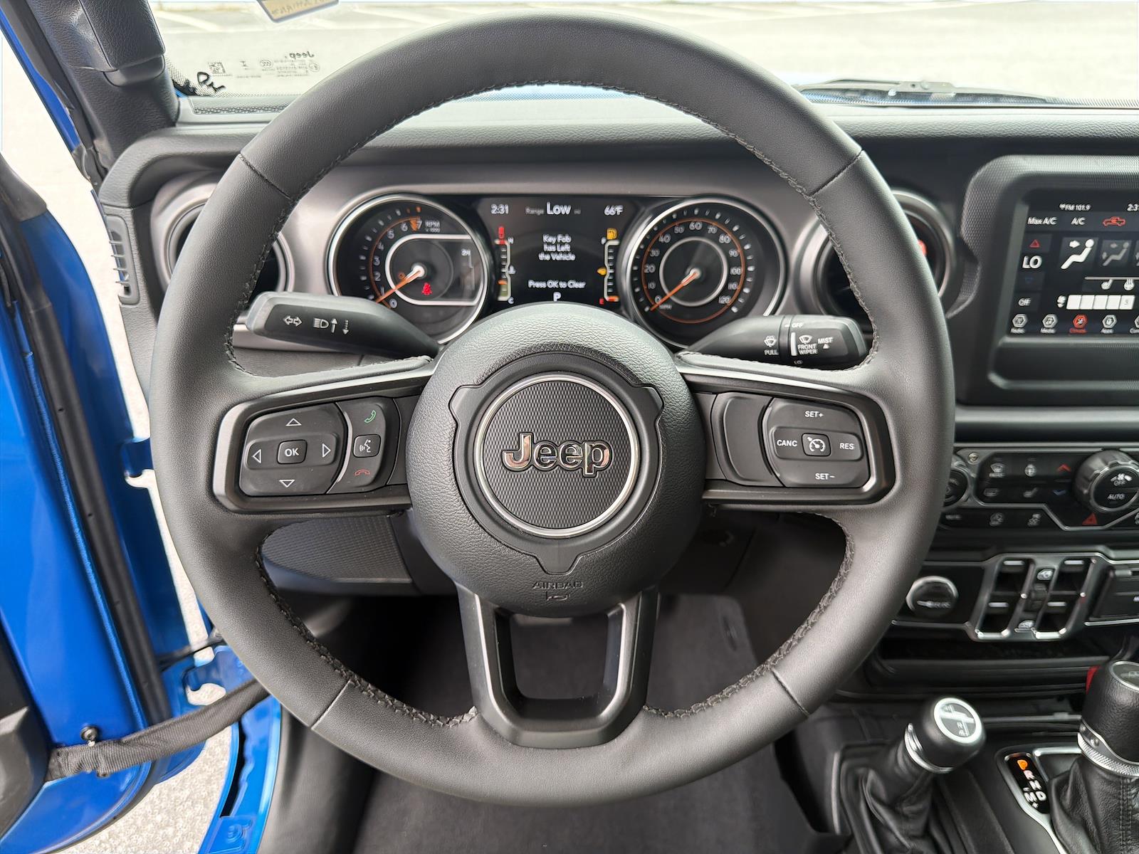 Used 2023 Jeep Gladiator - photo 24