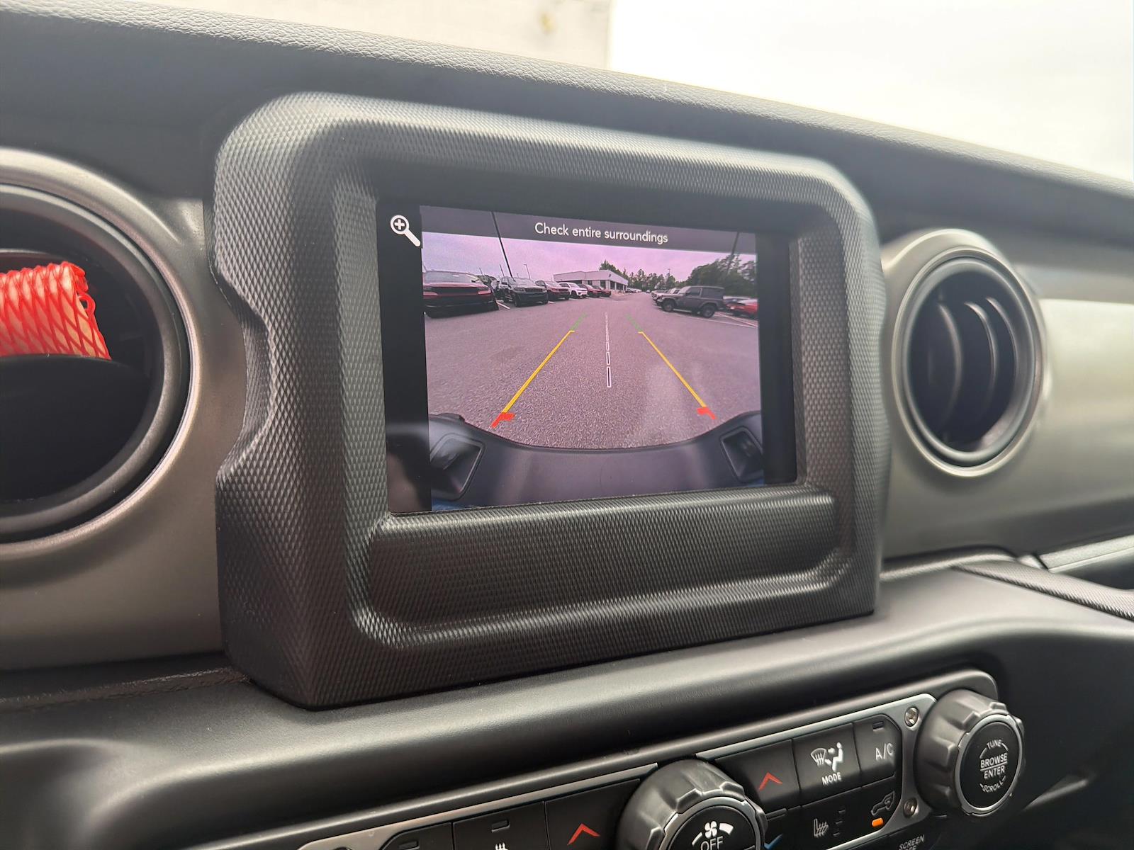 Used 2023 Jeep Gladiator - photo 29