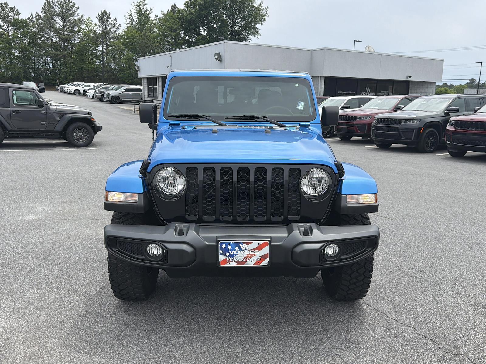 Used 2023 Jeep Gladiator - photo 1
