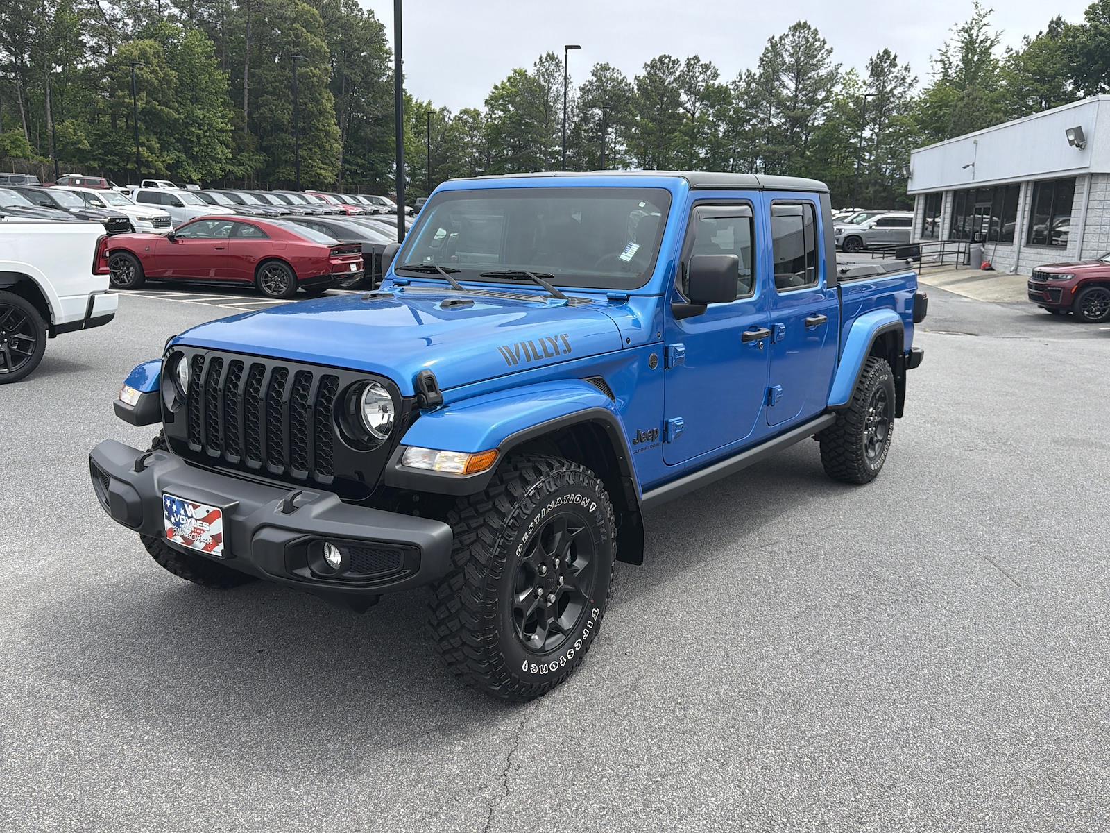Used 2023 Jeep Gladiator - photo 2