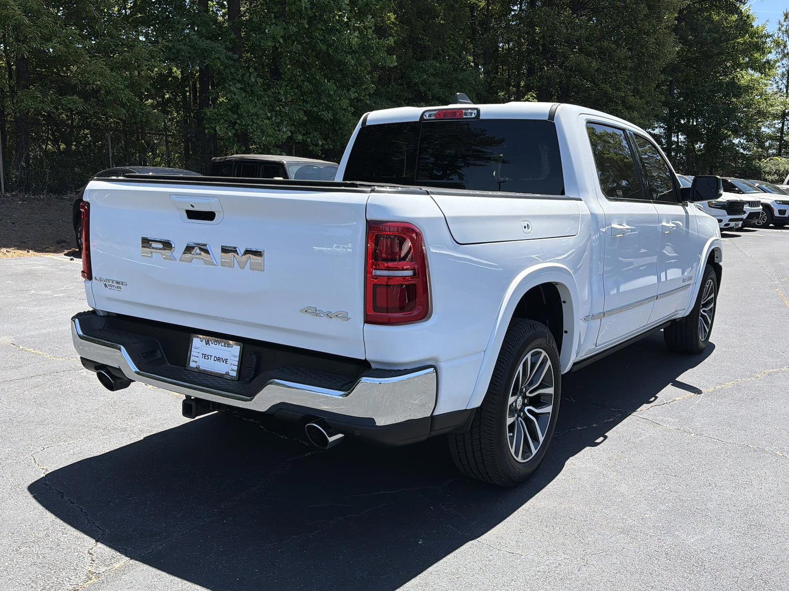Used 2025 Ram 1500 - photo 9