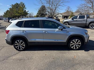 Used 2022 Volkswagen Taos - photo 1