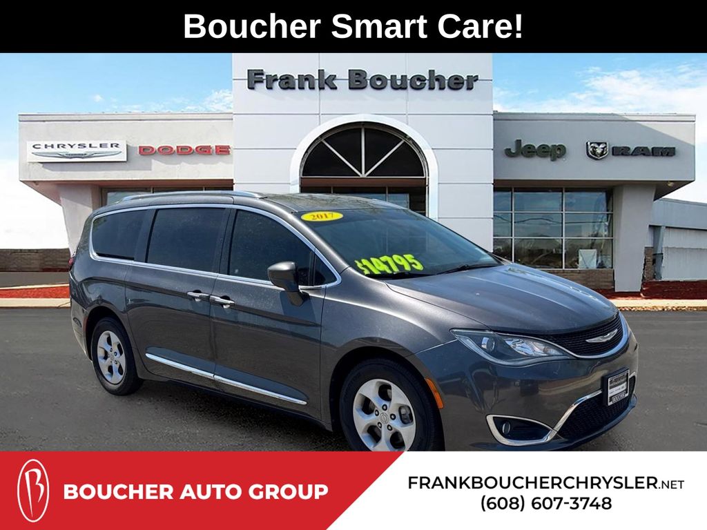 Used 2017 Chrysler Pacifica - photo 1