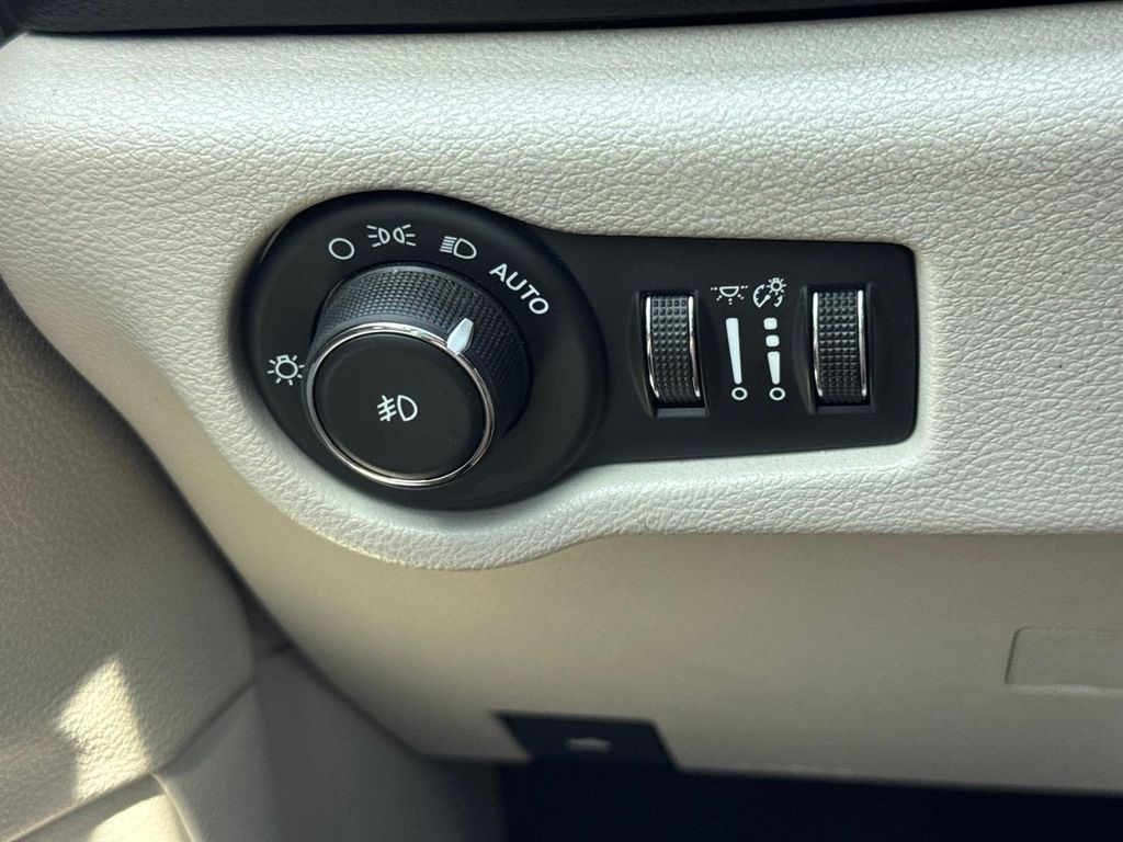 Used 2017 Chrysler Pacifica - photo 19