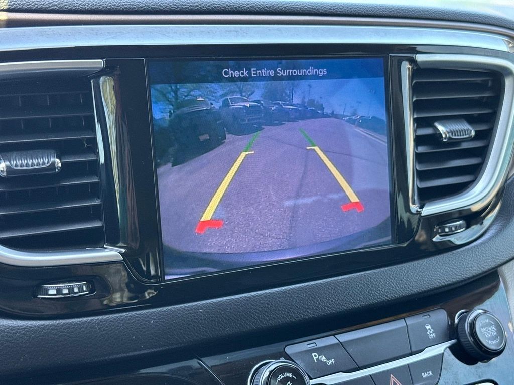 Used 2017 Chrysler Pacifica - photo 22