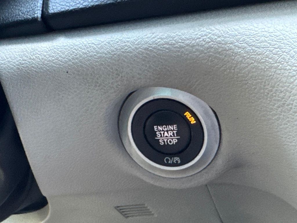 Used 2017 Chrysler Pacifica - photo 23