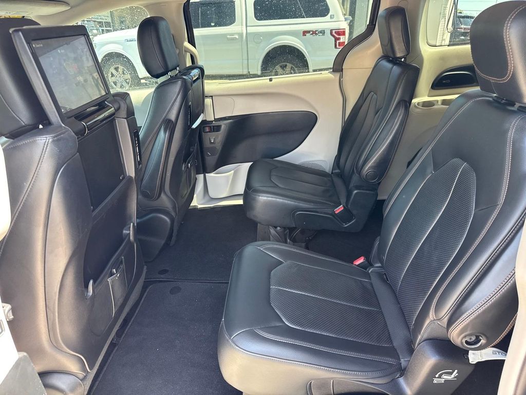 Used 2017 Chrysler Pacifica - photo 9