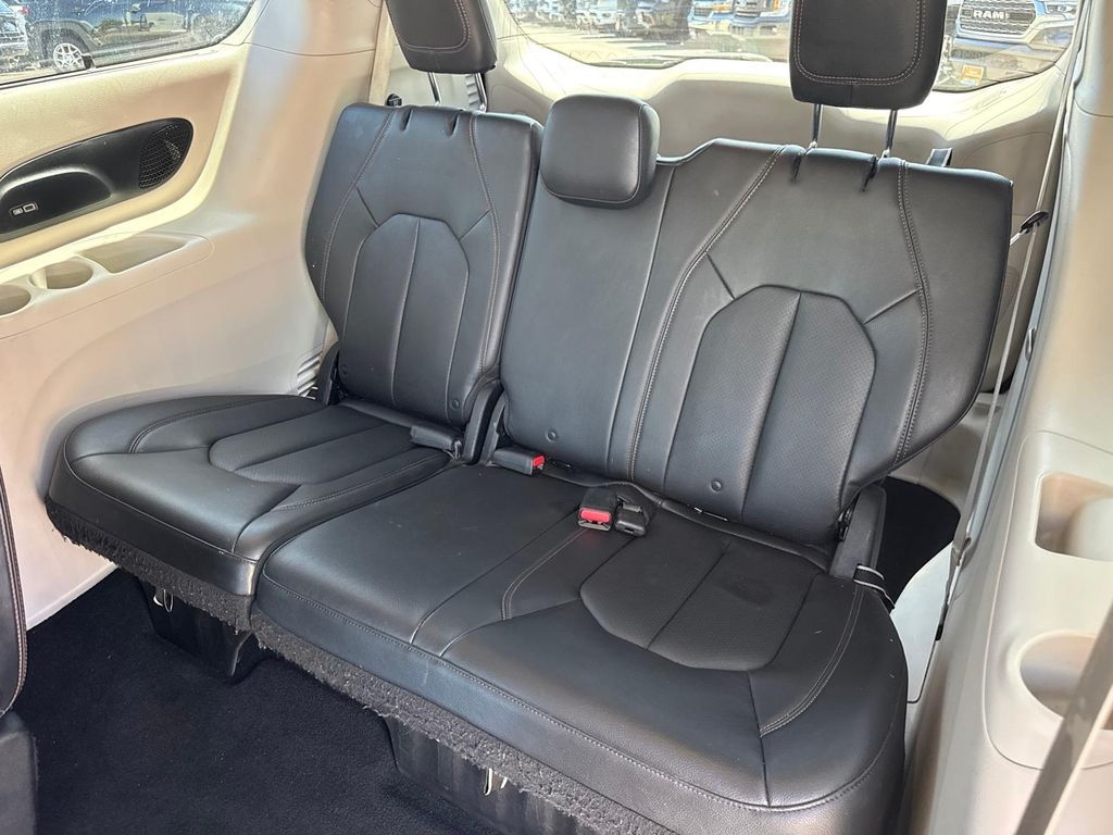 Used 2017 Chrysler Pacifica - photo 10