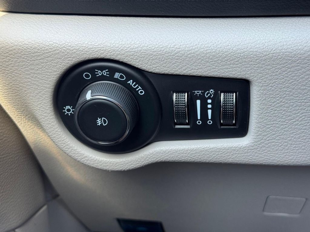 Used 2024 Chrysler Pacifica - photo 24