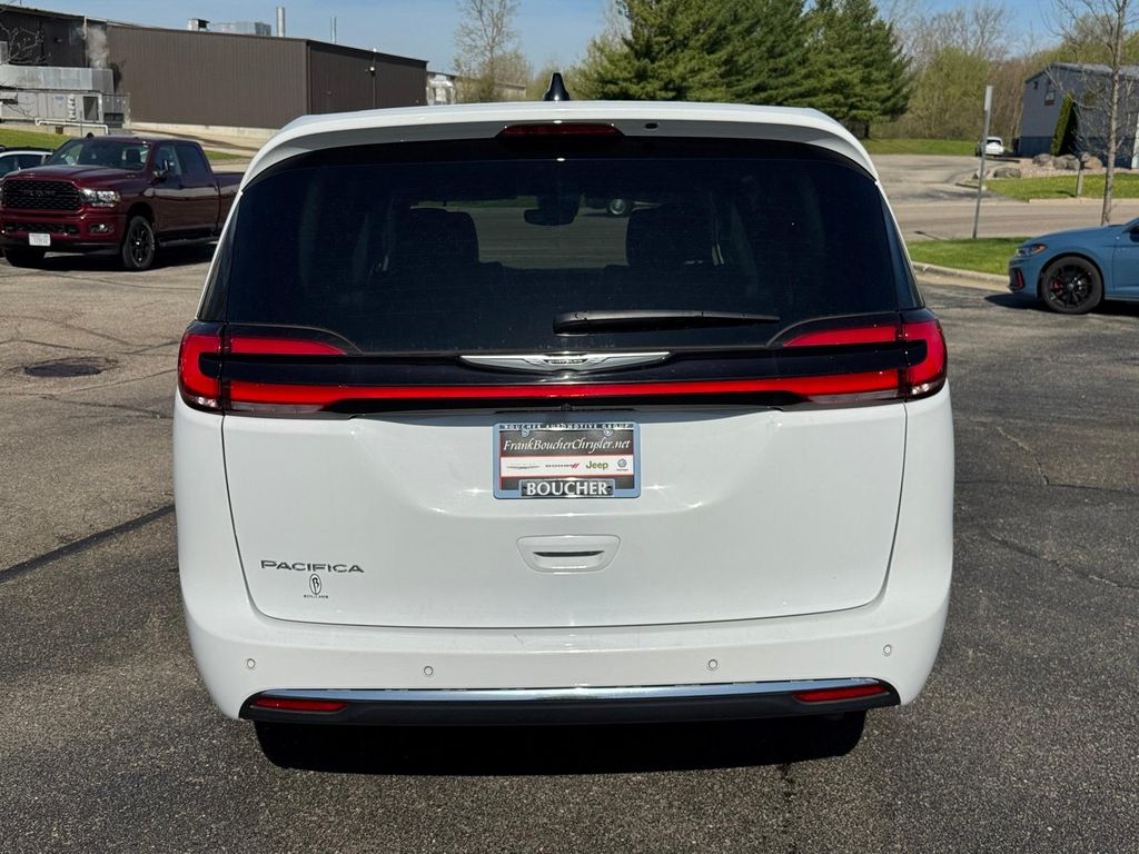 Used 2024 Chrysler Pacifica - photo 5