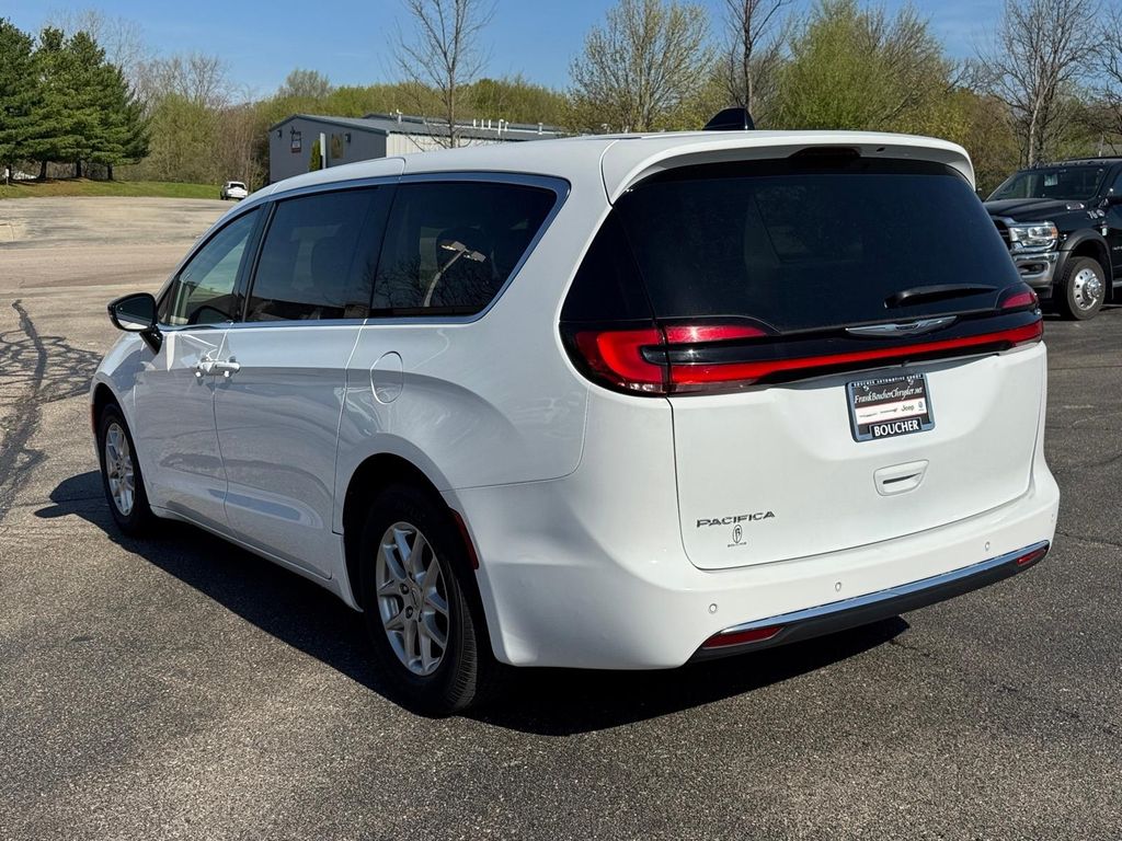 Used 2024 Chrysler Pacifica - photo 6