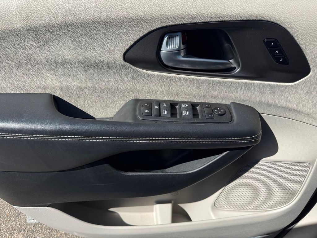 Used 2024 Chrysler Pacifica - photo 20