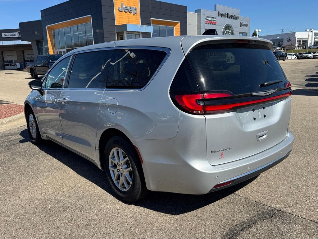 Used 2024 Chrysler Pacifica - photo 6