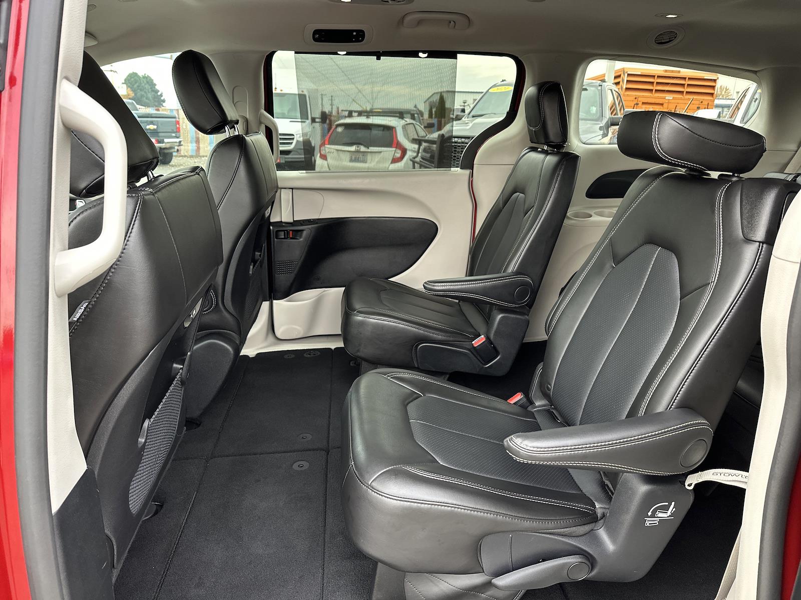 Used 2024 Chrysler Pacifica - photo 12