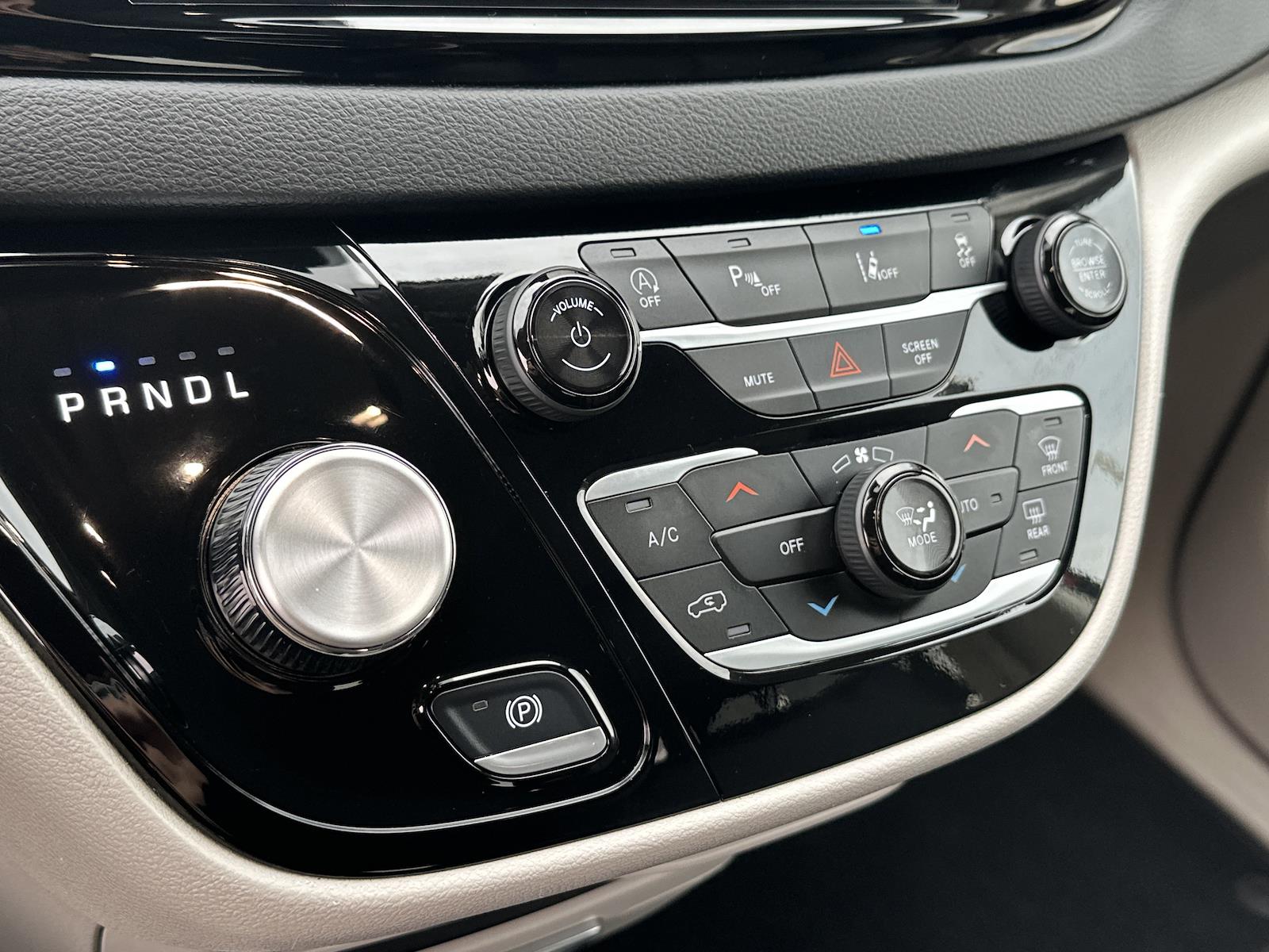Used 2024 Chrysler Pacifica - photo 24